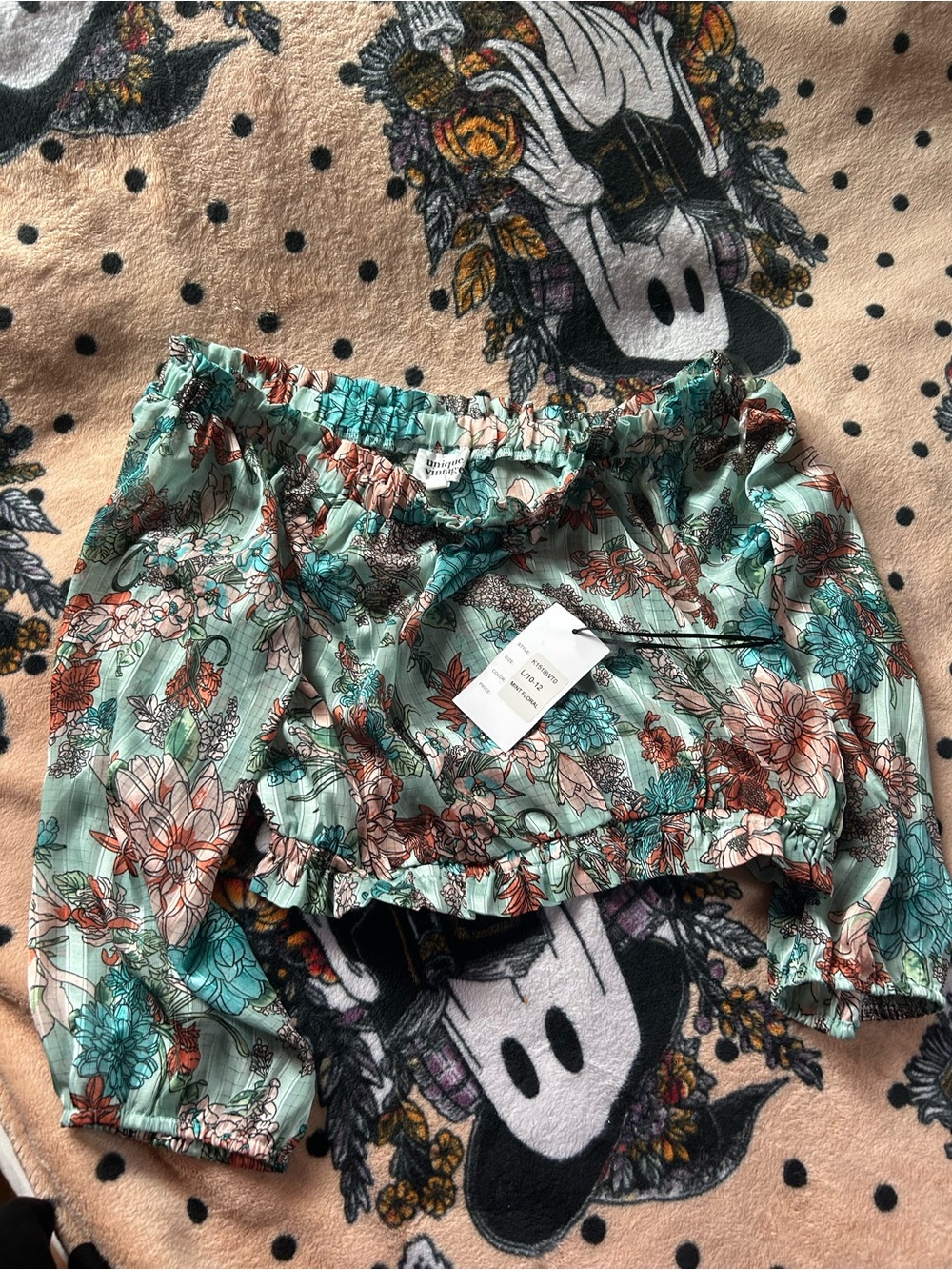 2-4-1 Unique Vintage Floral Off-Shoulder Crop Tops in Black & Mint - Picture 2 of 3